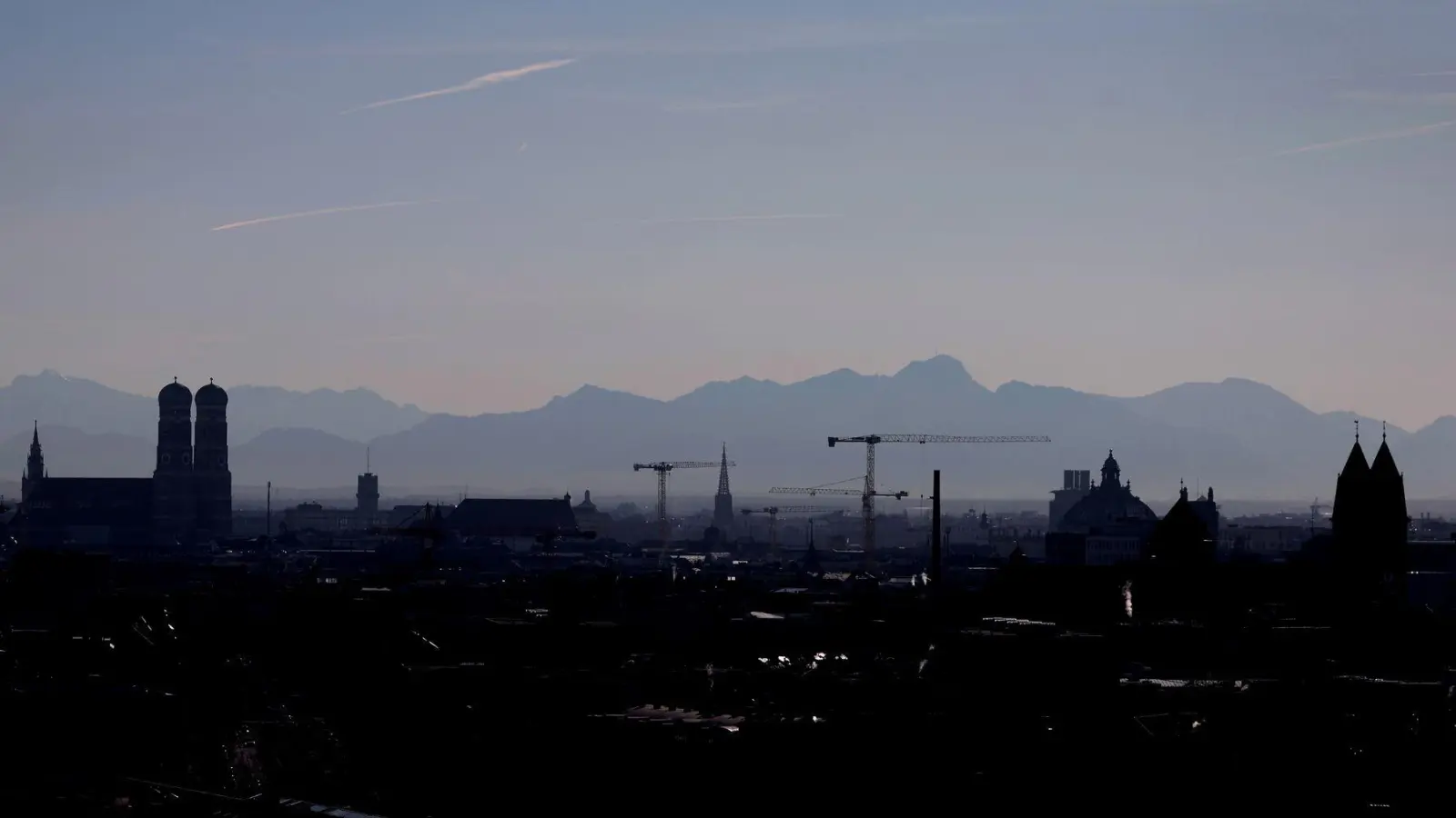 Die Skyline in München ist weitgehend frei von besonders hohen Gebäuden. (Archivbild) (Foto: Karl-Josef Hildenbrand/dpa)