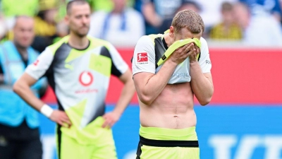 Frust nach dem Spiel: Der BVB verliert in Sinsheim. (Foto: Uwe Anspach/dpa)
