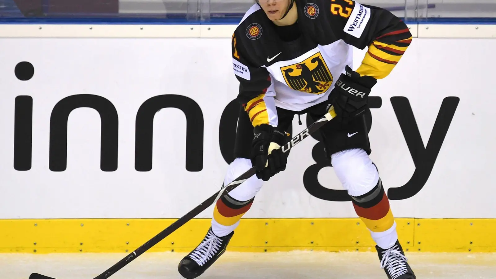 NHL-Verteidiger Moritz Seider steht dem deutschen Eishockey-Nationalteam bei der WM nun doch zur Verfügung. (Foto: Monika Skolimowska/dpa-Zentralbild/dpa)