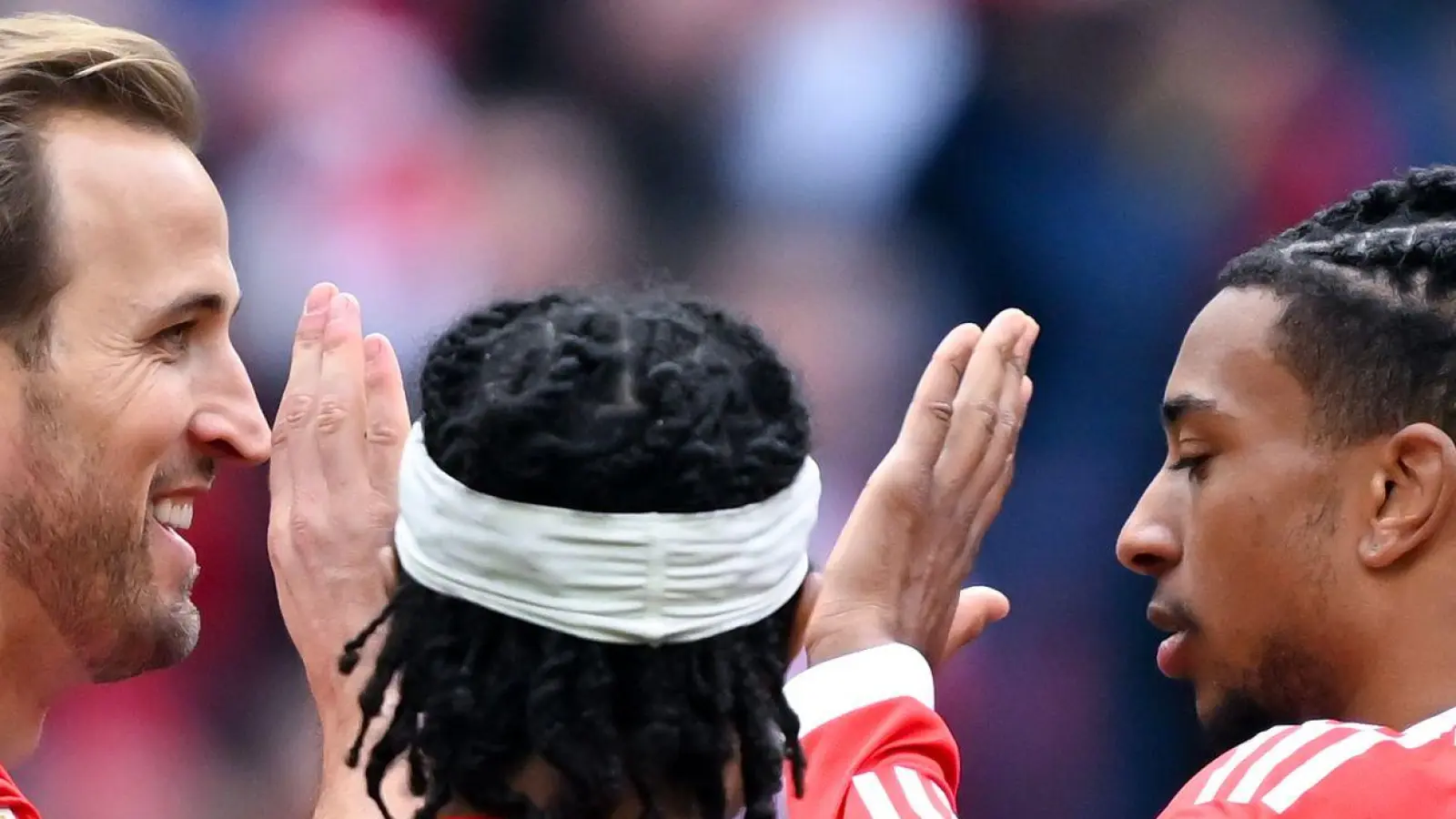 Torschützen unter sich: Harry Kane, Serge Gnabry und Michael Olise (v.l.). (Foto: Sven Hoppe/dpa)