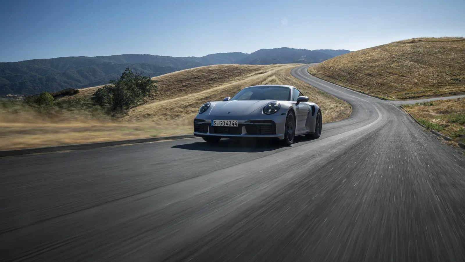 Die Basis für den „911 Turbo 50 Jahre“ bildet der Turbo S. (Foto: Porsche AG/dpa-tmn)