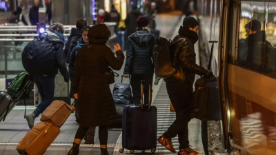 Die Deutsche Bahn hat im vergangenen Jahr erneut mehr Reisende transportiert als im Vorjahr. (Archivbild) (Foto: Oliver Berg/dpa)