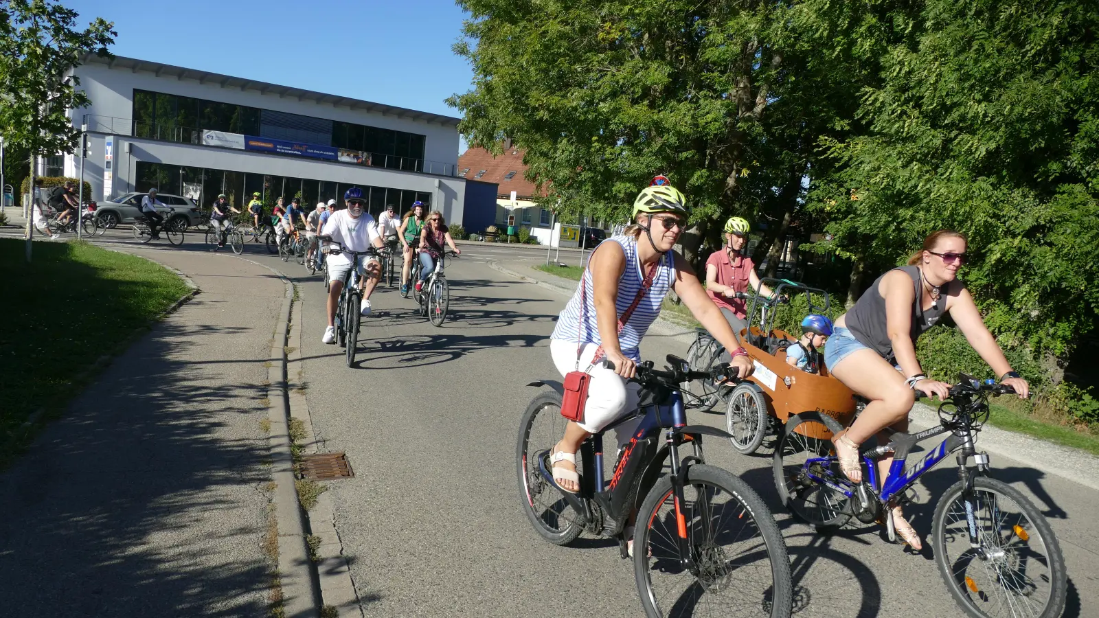 Bei der Rad-Demo in Bad Windsheim sind rund 50 Teilnehmerinnen und Teilnehmer mitgefahren. (Foto: Helmut Meixner)