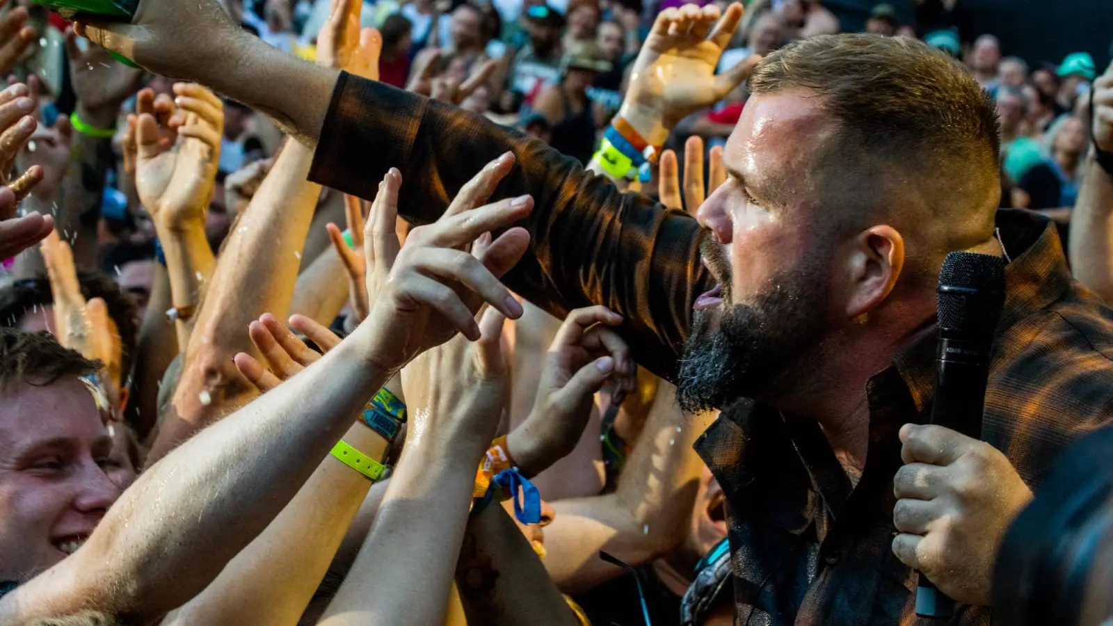 Mit Feine Sahne Fischfilet sind die Rothenburger schon zuletzt 2024 auf Tuchfühlung gegangen. 2026 kehrt die Band zurück zum Taubertal. (Archivbild: Evi Lemberger)
