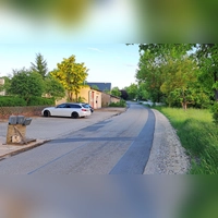 Die Ortsdurchfahrt von Betzendorf hat ihre besten Tage hinter sich und muss erneuert werden. Da es sich um eine Kreisstraße handelt, ist der Landkreis Ansbach für die Sanierung verantwortlich. (Foto: Florian Schwab)
