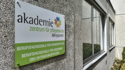 An der Pflegeschule von ANregiomed in Ansbach fehlen Lehrkräfte. Deshalb findet der Unterricht ab dem neuen Ausbildungsjahr in Dinkelsbühl statt.  (Foto: Robert Maurer)
