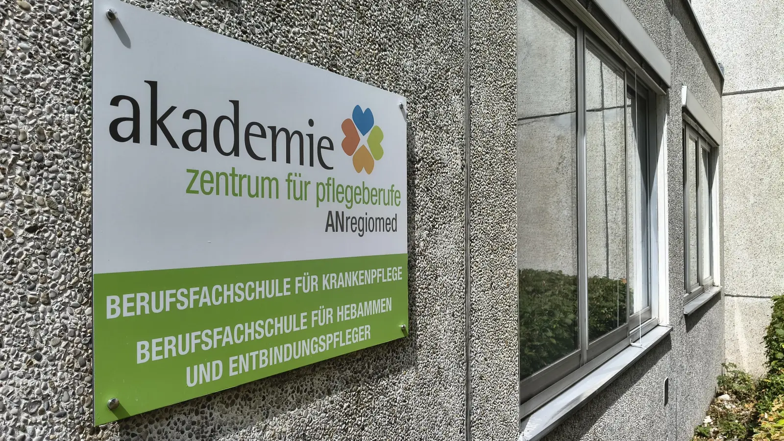 An der Pflegeschule von ANregiomed in Ansbach fehlen Lehrkräfte. Deshalb findet der Unterricht ab dem neuen Ausbildungsjahr in Dinkelsbühl statt.  (Foto: Robert Maurer)