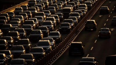 China gilt als der weltgrößte Automarkt. (Symbolbild)  (Foto: Mark Schiefelbein/AP/dpa)