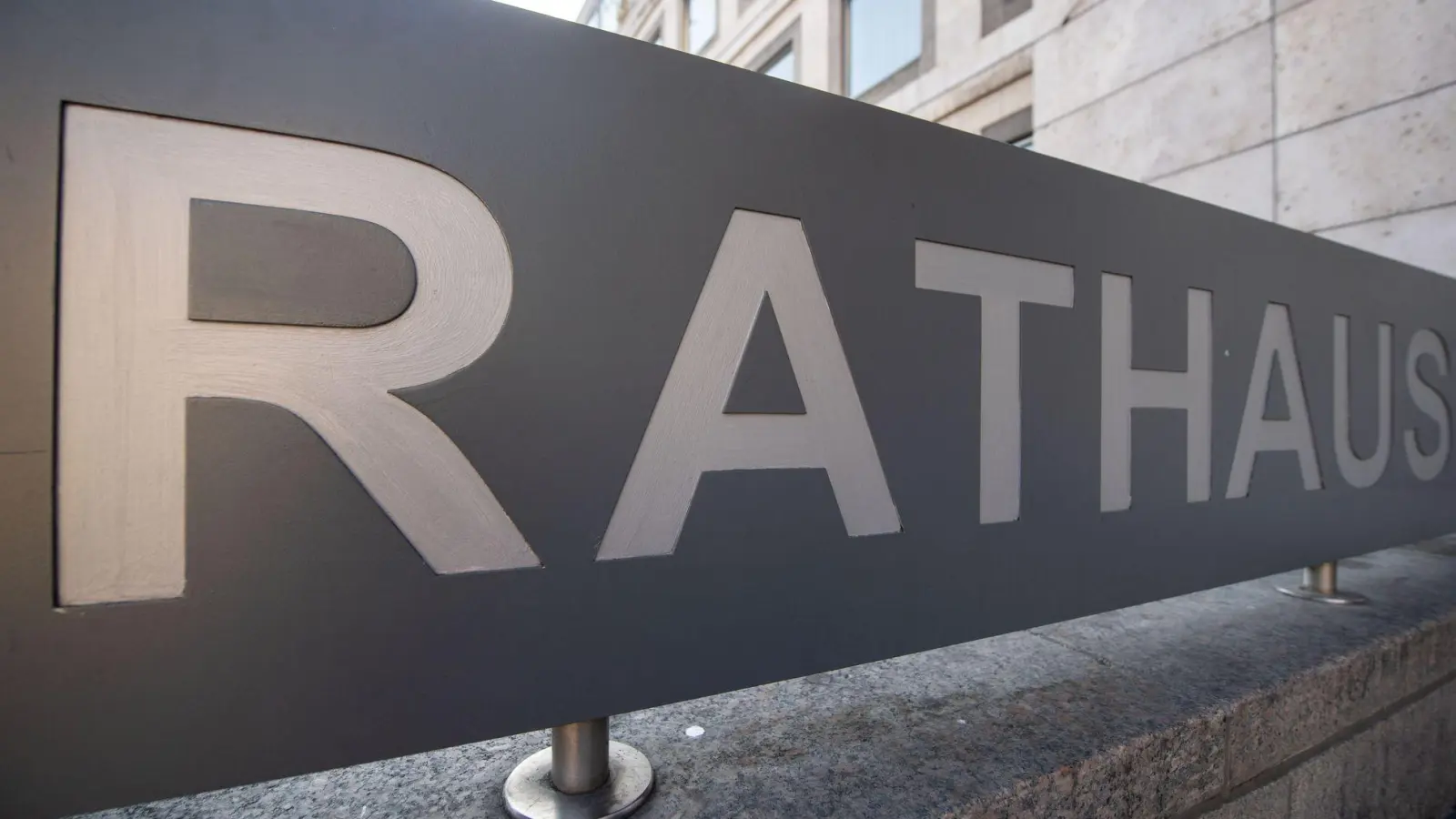 Viele Bürgerinnen und Bürger wünschen sich schnelleres Behördenhandeln (Foto: Archiv). (Foto: Marijan Murat/dpa)