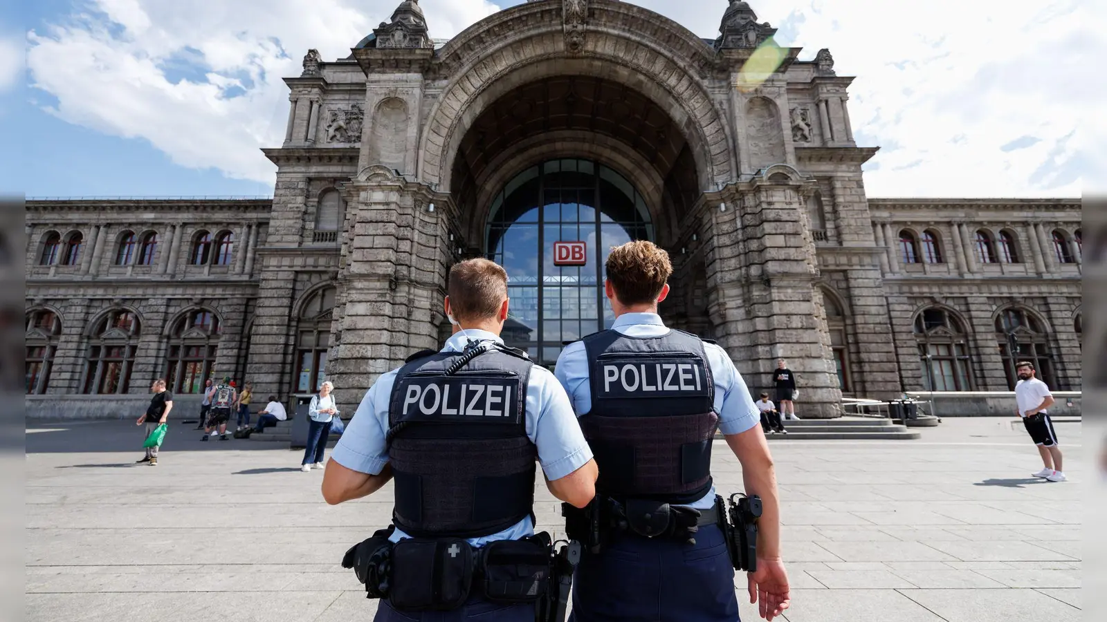 Im Umfeld des Nürnberger Hauptbahnhofs laufen Ermittlungen wegen Sexual- und Drogendelikten. (Symbolbild) (Foto: Daniel Karmann/dpa)