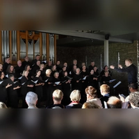 Julian Hauptmann und der Amadeus-Chor bei einem Konzert im Lehrberger Kornspeicher. (Archivbild: Thomas Wirth)