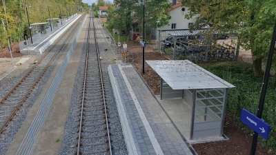 Das Ergebnis des barrierefreien Ausbaus des Bahnhofs, der kürzlich abgeschlossen wurde, bezeichnen manche Räte als „Katastrophe“. (Foto: Anna Franck)