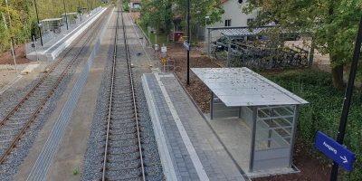 Das Ergebnis des barrierefreien Ausbaus des Bahnhofs, der kürzlich abgeschlossen wurde, bezeichnen manche Räte als „Katastrophe“. (Foto: Anna Franck)