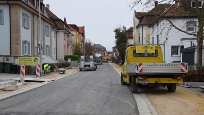 Die Asphalttragschicht ist im ersten Abschnitt des Welserstraßen-Umbaus bereits eingebaut. Die finale Deckschicht soll erst ganz am Schluss in einem Zug verbaut werden. (Foto: Florian Schwab)