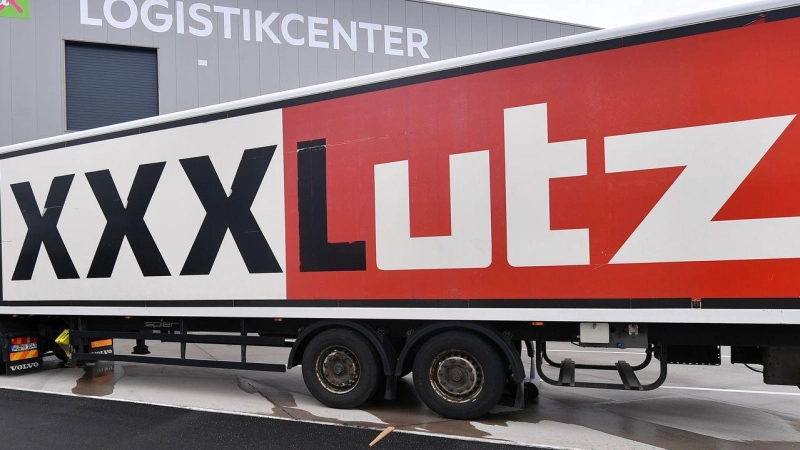 Die XXXLutz-Unternehmensgruppe ist nach eigenen Angaben einer der weltweit größten Möbelhändler. (Archivbild)  (Foto: Martin Schutt/dpa-Zentralbild/dpa)