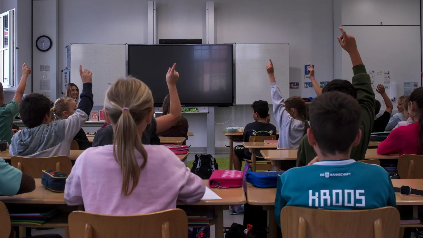 Um dem Lehrermangel an Schulen zu begegnen, warb das Kultusministerium auch berufsfremde Fachkräfte als Quer- und Seiteneinsteiger an – für ein zeitlich befristetes Arbeitsverhältnis. (Symbolfoto: Tizian Gerbing)