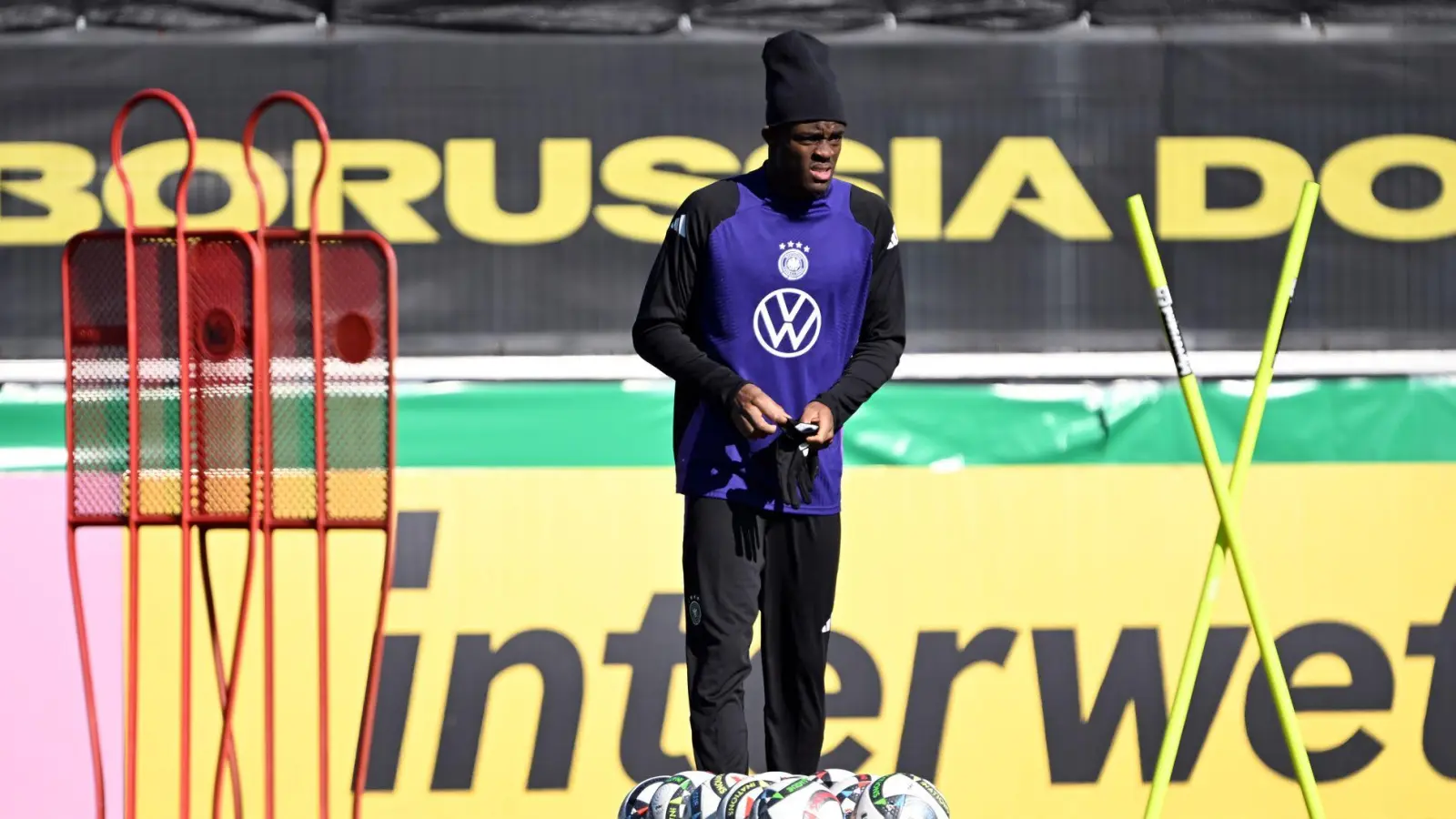 Yann-Aurel Bisseck kennt sich in Italiens Fußball aus.  (Foto: Federico Gambarini/dpa)