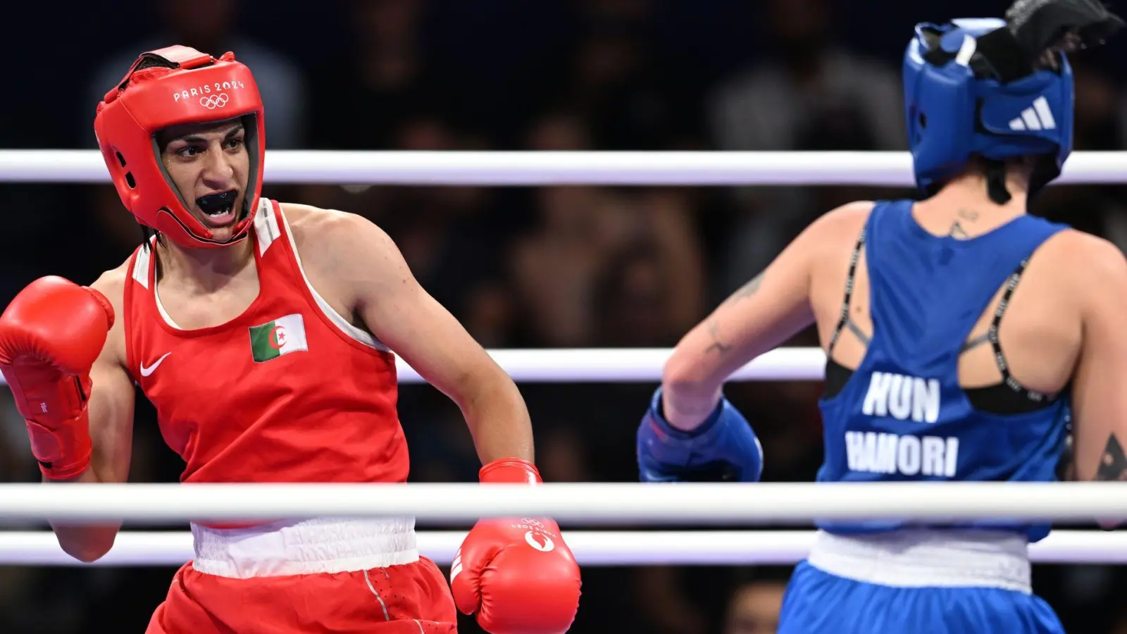 Die Boxerin Khelif aus Algerien hat eine Medaille sicher. (Foto: Sina Schuldt/dpa)