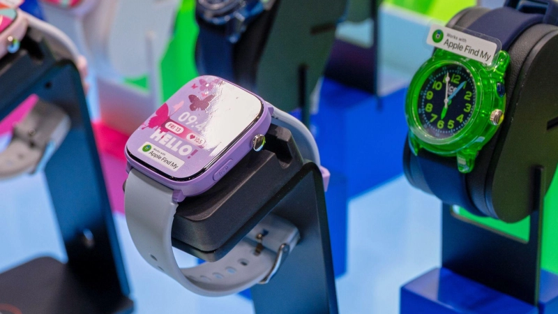 Kinder-Smartwatches sollen Eltern beruhigen – doch Ortung und andere Funktionen sollten nur aktiviert werden, wenn sie wirklich gebraucht werden. (Foto: Nico Tapia/dpa-tmn)