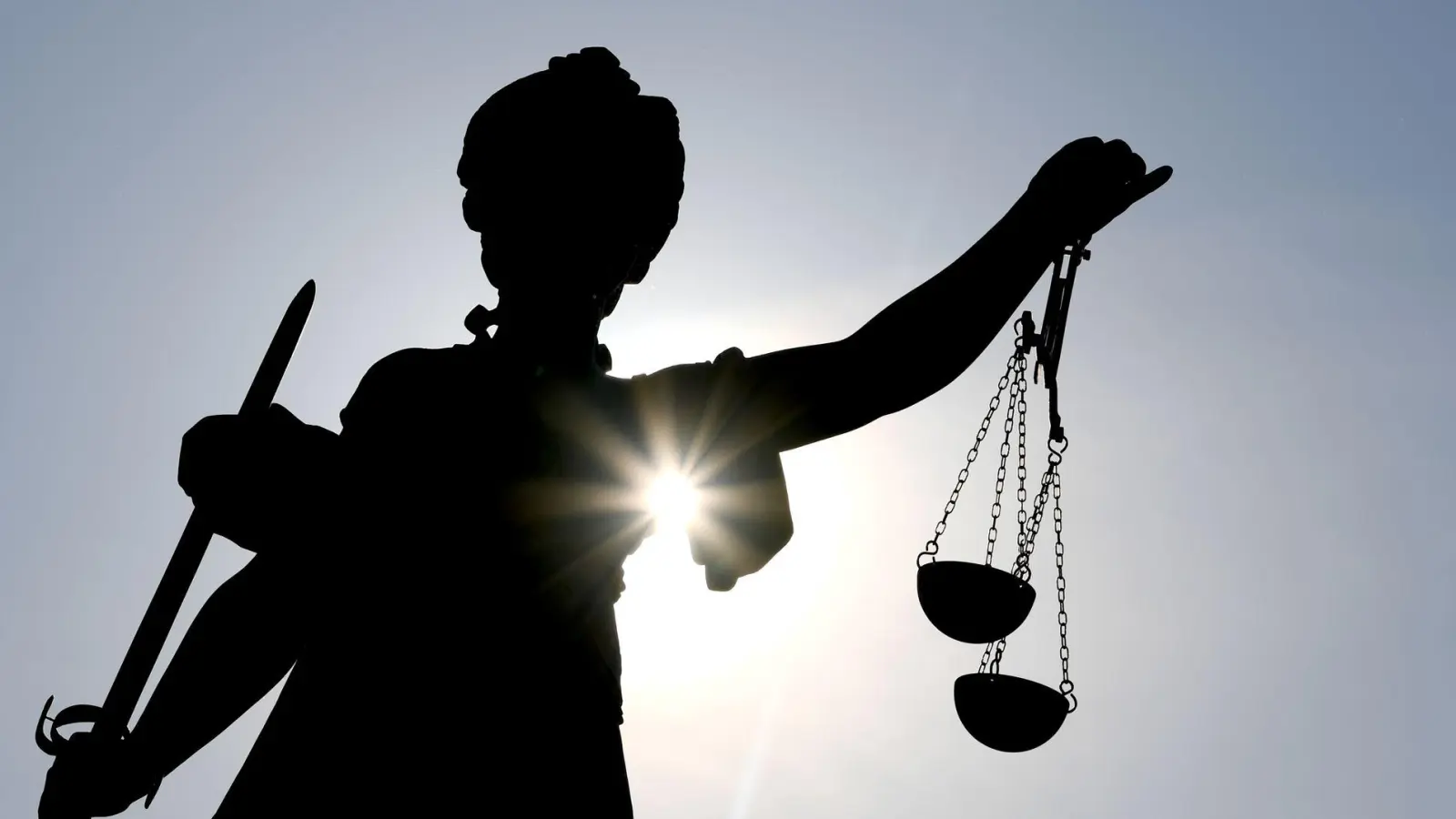 Ohne Einverständnis möglich: Solange das Kind tatsächlich beim anmeldenden Elternteil wohnt, ist eine Ummeldung auch ohne Zustimmung des anderen Elternteils zulässig (Foto: Arne Dedert/dpa)