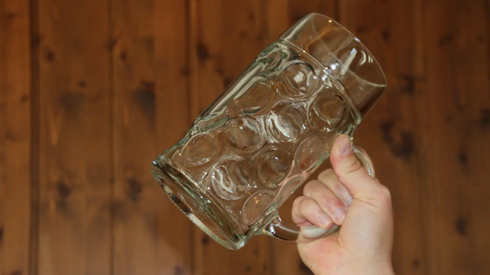 Nachdem sein Glas leer war, wollte ein Kneipenbesucher gehen – und zwar ohne zu bezahlen.  (Foto: Antonia Müller)