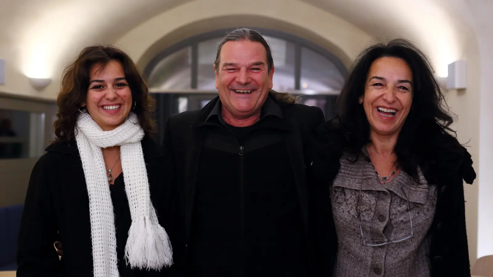 Freuen sich über den Start des Filmfestivals Beyond im Feuchtwanger Kulturkino (von links): Alena Pfanz, Ludger Pfanz und Gülsel Özkan. (Foto: Thomas Wirth)