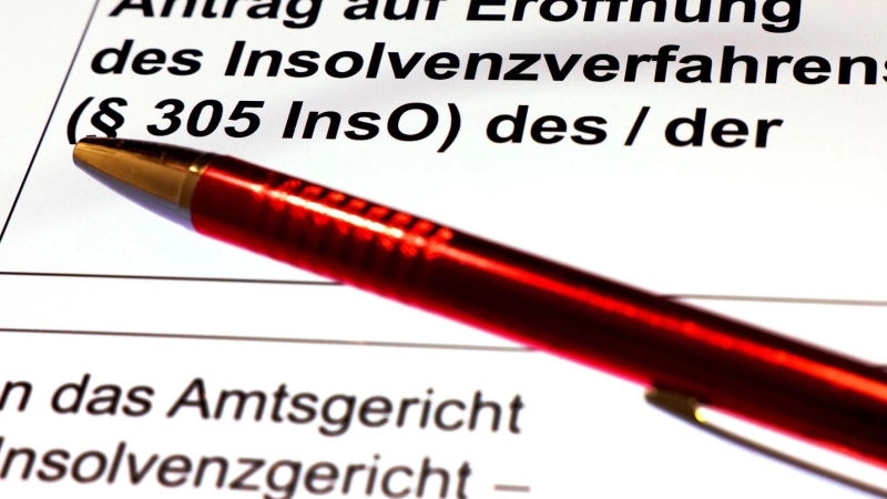 Die Zahl der insolventen Unternehmen mit einem Jahresumsatz von mindestens 50 Millionen Euro steigt einer Untersuchung zufolge weiter. (Symbolbild) (Foto: Oliver Berg/dpa)