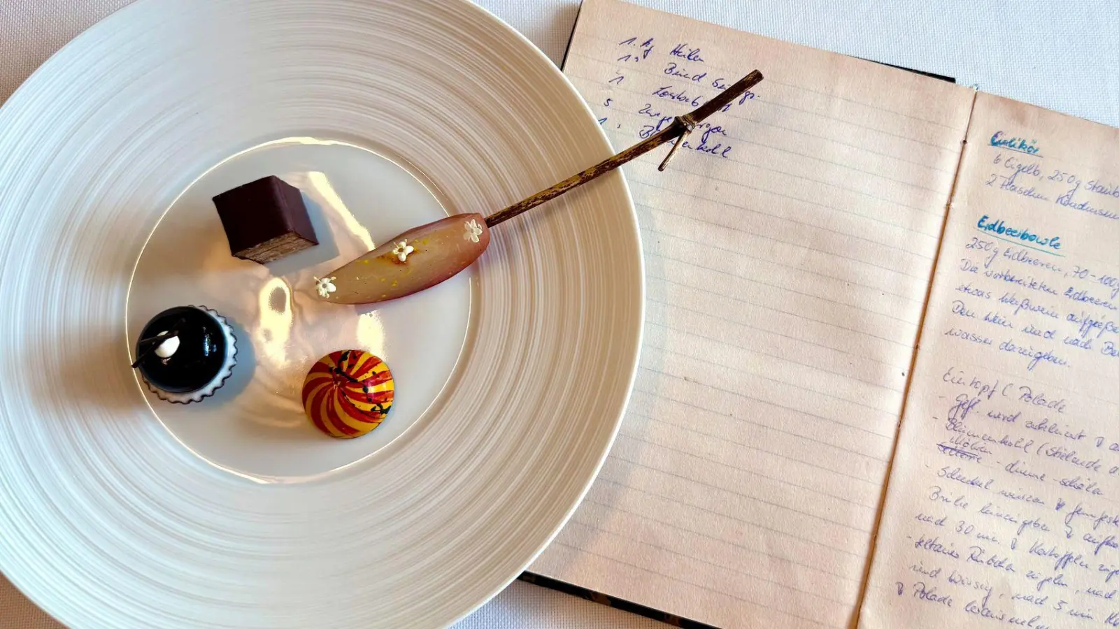 Rezepte von Oma Christa: Sie dienen als Inspiration im Spitzenrestaurant „Sühring“ in Bangkok. (Foto: Carola Frentzen/dpa-tmn)