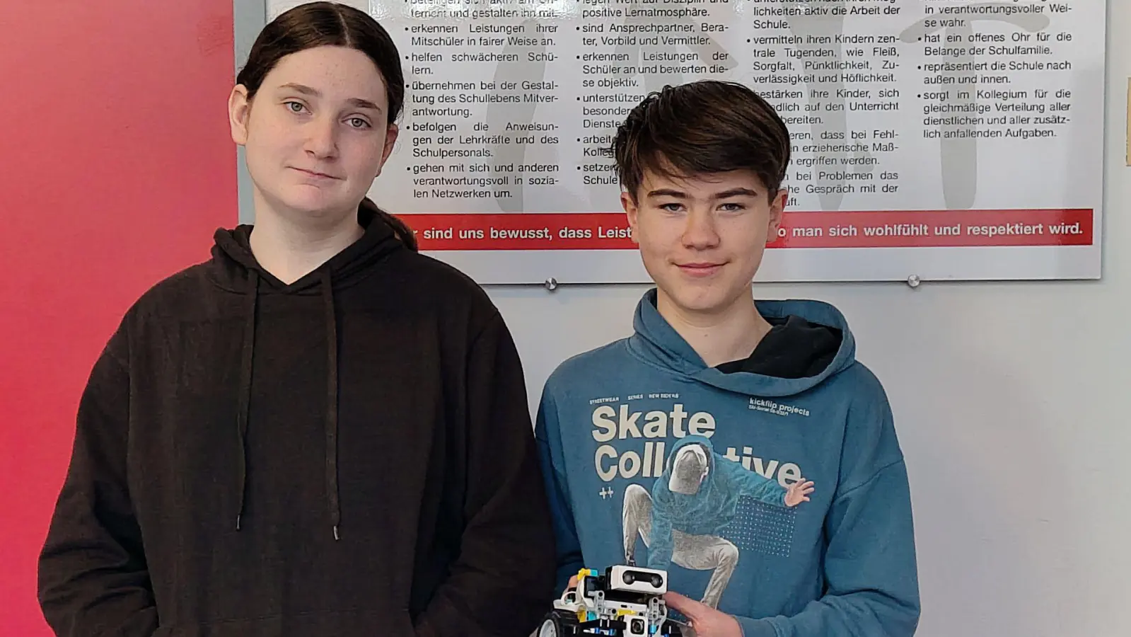 Das Team Robobron der Realschule Heilsbronn: Sven Haupt (links) und Adrian Brimmer. (Foto: Klaus Christ)
