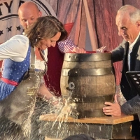 Am Freitag um ca. 18.30 Uhr eröffnet Bürgermeisterin Sandra Winkelspecht offiziell die Kirchweih mit dem Bieranstich. (Foto: Rainer Weiskirchen)