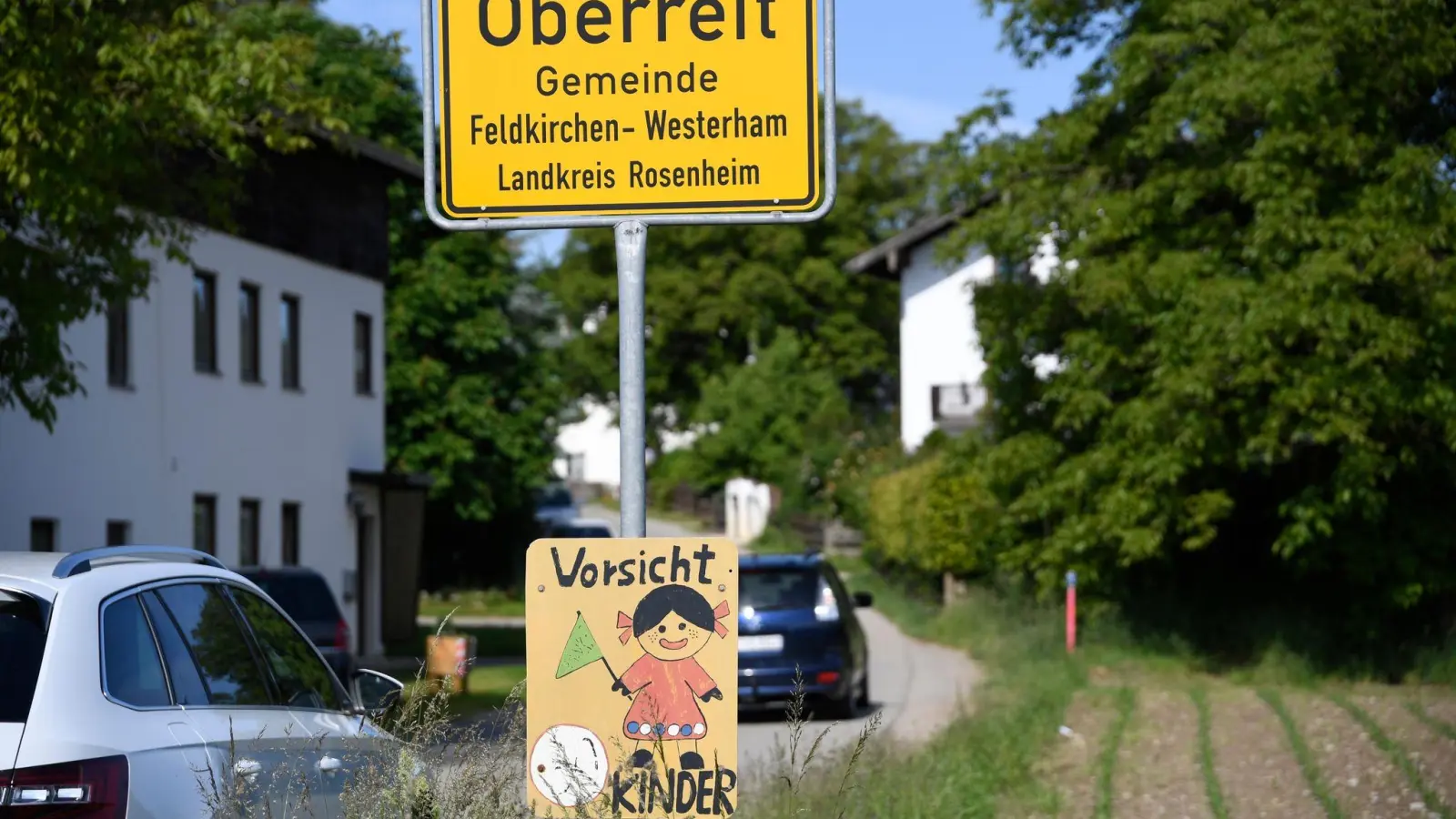 Ortsschild von Oberreit, der Gemeinde Feldkirchen-Westerham, wo der 10-jährige Junge ums Leben kam. (Foto: Uwe Lein/dpa)