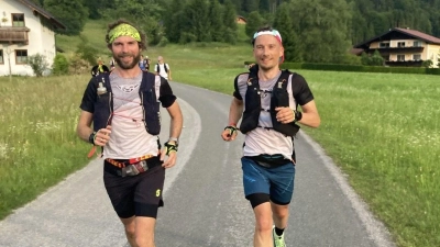 Florian Zech (links) und Michael Kuhbach vom TSV Dinkelsbühl sind Trainingspartner. Jetzt nahmen sie erfolgreich an einem Ultratrail im Salzburger Land teil. (Foto: Michael Lutz)