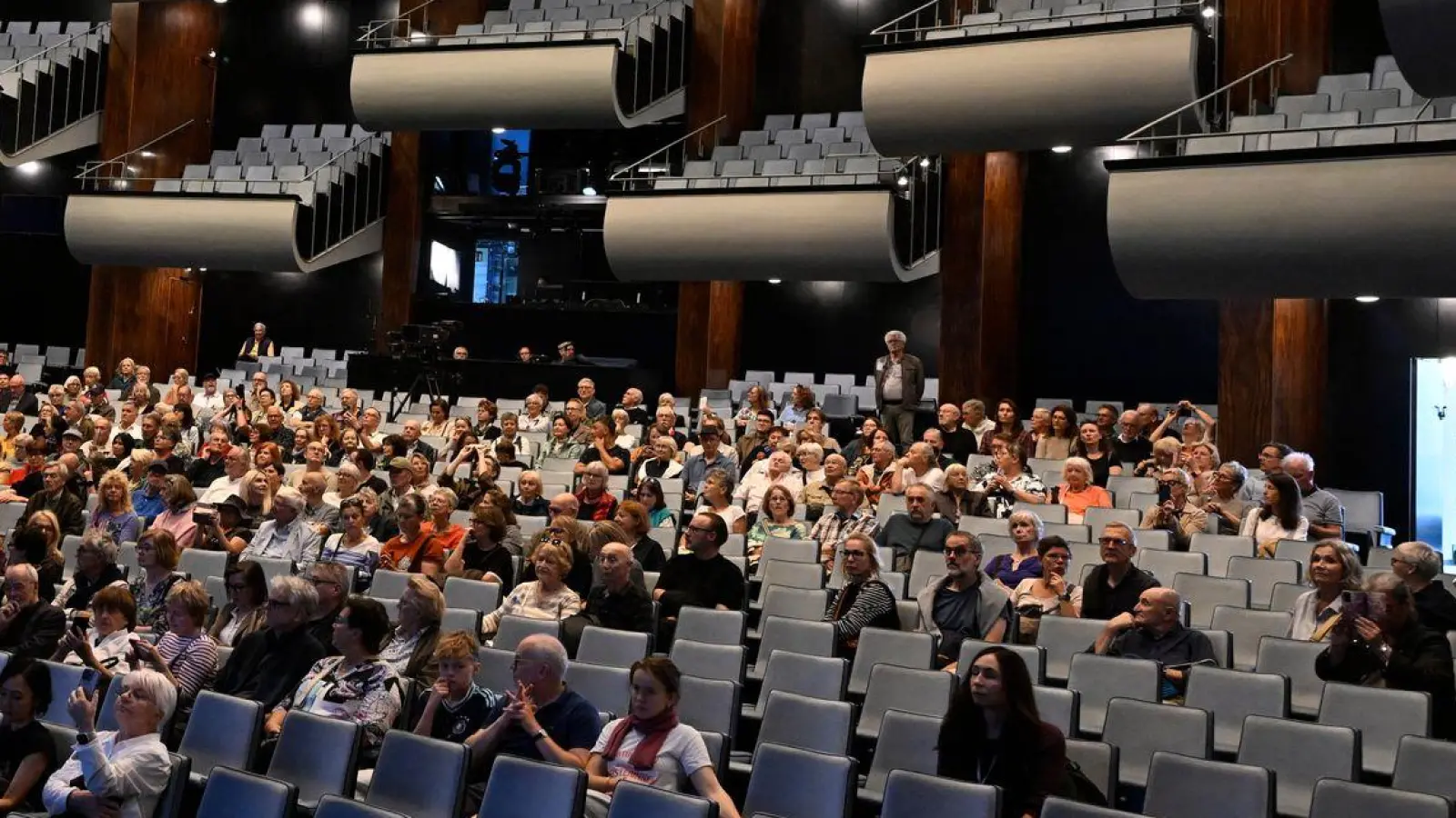 Die Sanierung von Oper und Schauspielhaus in Köln wird an diesem Wochenende mit einem großen Fest gefeiert. (Foto: Roberto Pfeil/dpa)