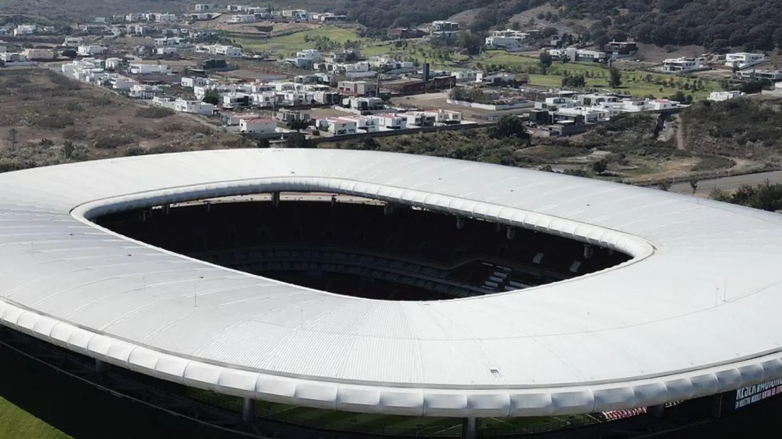 Im Akron-Stadion wird auch bei der WM gespielt. (Archivbild) (Foto: Marco Ugarte/AP/dpa)