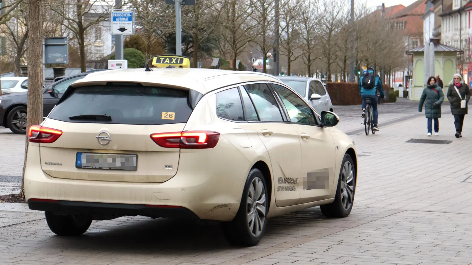 Die Taxi-Firmen in Ansbach haben nicht nur mit steigenden Kosten zu kämpfen. Es wird auch immer schwieriger, Fahrer zu finden. (Foto: Antonia Müller)