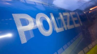 Bei einem Autohändler in Laupheim durchsuchte die Polizei den Betrieb und das Wohnhaus. (Symbolbild) (Foto: Marijan Murat/dpa)