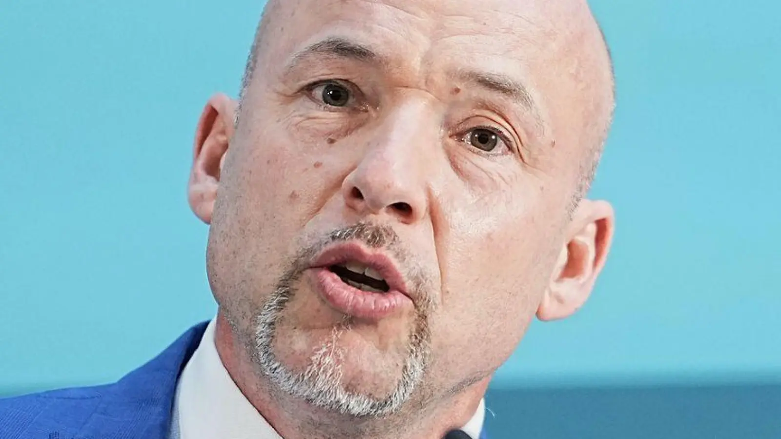 Hoffmann sieht in der Eingliederung von Politikern in die gesetzliche Rente nicht die Lösung. (Archivbild) (Foto: Michael Kappeler/dpa)