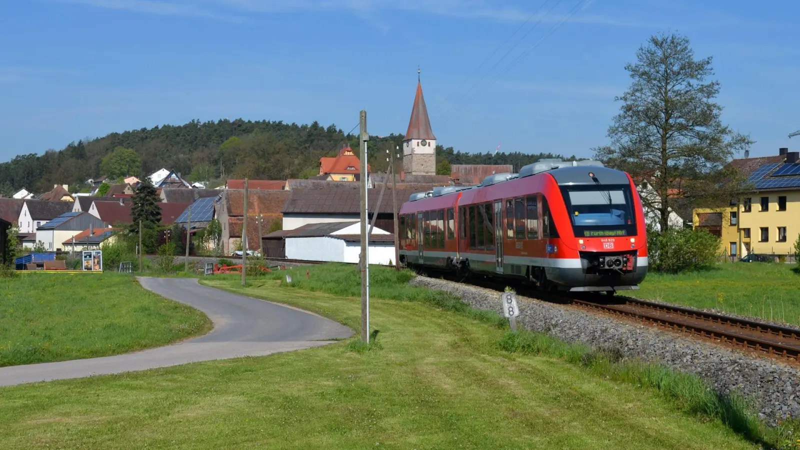 Die Regionalbahn mit Dieseltriebwagen – hier von einer anderen Strecke – auf der Linie RB91 fährt um das letzte Märzwochenende herum nicht. (Foto: Johannes Hirschlach)