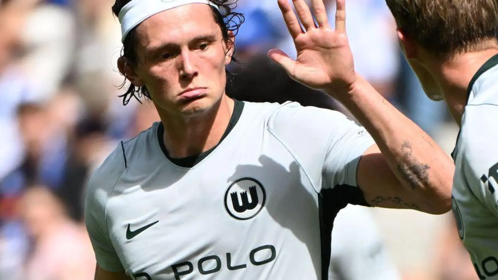 Zwei Tore, eine Vorlage: Wolfsburgs Fabian Reese spielte im Karlsruher Wildpark groß auf. (Foto: Uli Deck/dpa)