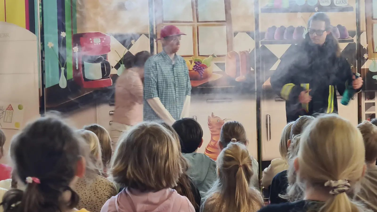 Beim Aktionstag der Feuerwehren zeigte die Tournee-Oper Mannheim das Präventionstheaterstück „Marco und das Feuer”. (Foto: Margit Schwandt)