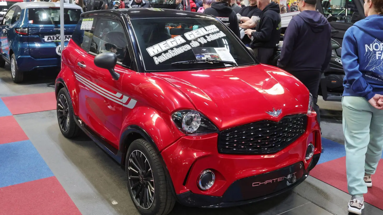 Micro-Cars dürfen schon 15-Jährige mit Mopedführerschein fahren. (Foto: Bodo Schackow/dpa/dpa-tmn)