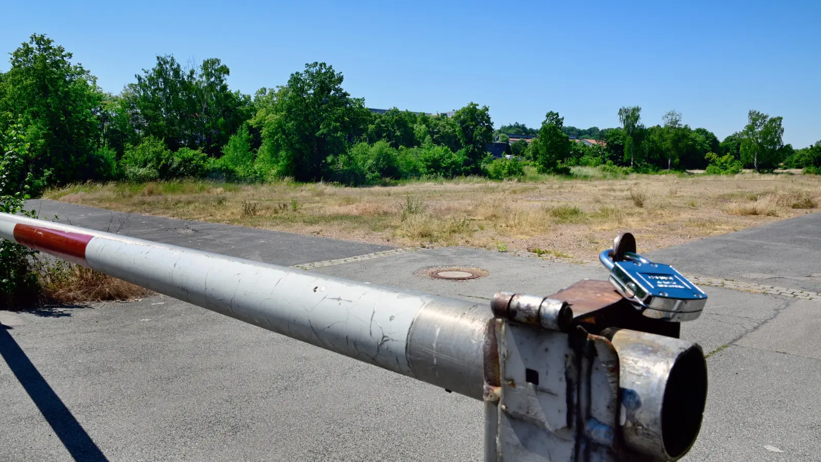 Kein Durchkommen beim Bezirk? Die von der Stadt angestrebte Bebauung des ehemaligen Messegeländes liegt derzeit noch weit entfernt. Um den Kaufpreis für das rund 3,8 Hektar große Areal wird gerungen. (Foto: Jim Albright)