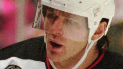 Claude Lemieux spielte in seiner Karriere auch für die New Jersey Devils. (Archivbild) (Foto: BILL KOSTROUN/AP/dpa)