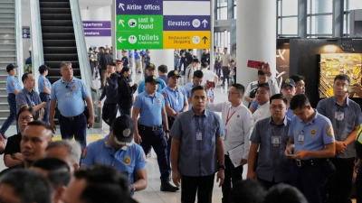 Duterte wurde wegen mutmaßlicher Verbrechen gegen die Menschlichkeit festgenommen. (Foto: Aaron Favila/AP/dpa)