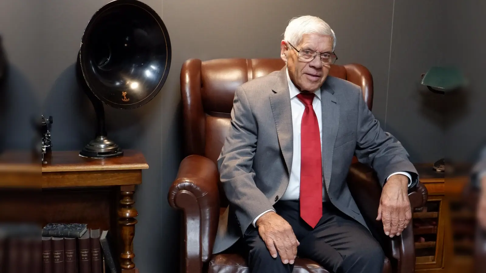 Über viele Jahre hat Richard Knab als Krankenpfleger im Rettungsdienst und in der Notaufnahme des Ansbacher Krankenhauses schlimme Verletzungen versorgt.  (Foto: Martin Knab )