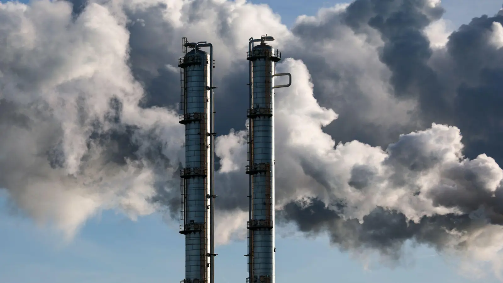 Gut jedes zweite der 100 umsatzstärksten Unternehmen in Deutschland machte von Januar bis September weniger Gewinn. (Symbolbild) (Foto: Jan Woitas/dpa)