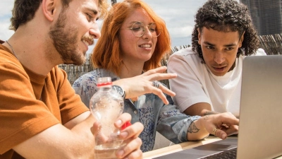 Vor- und Nachteile abwägen: Für das Wohnen in einer WG gibt es verschiedene Vertragsmodelle. (Foto: Christin Klose/dpa-tmn)
