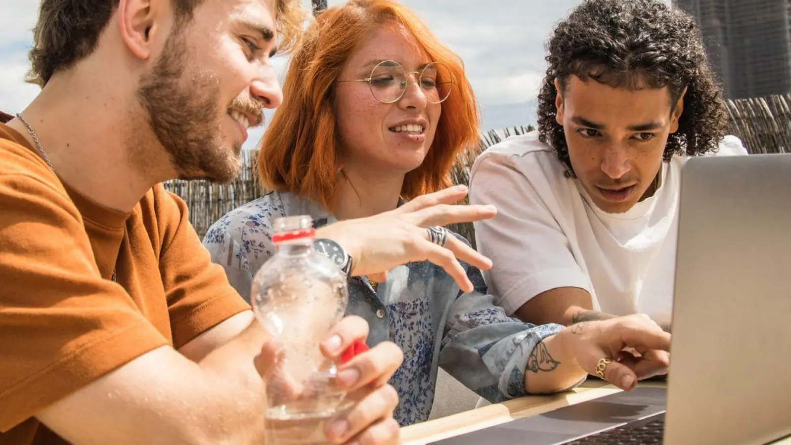 Vor- und Nachteile abwägen: Für das Wohnen in einer WG gibt es verschiedene Vertragsmodelle. (Foto: Christin Klose/dpa-tmn)