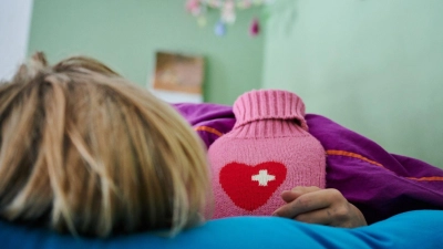 Schulkinder in Deutschland berichten zunehmend von psychosomatischen Beschwerden. (Foto: Annette Riedl/dpa)