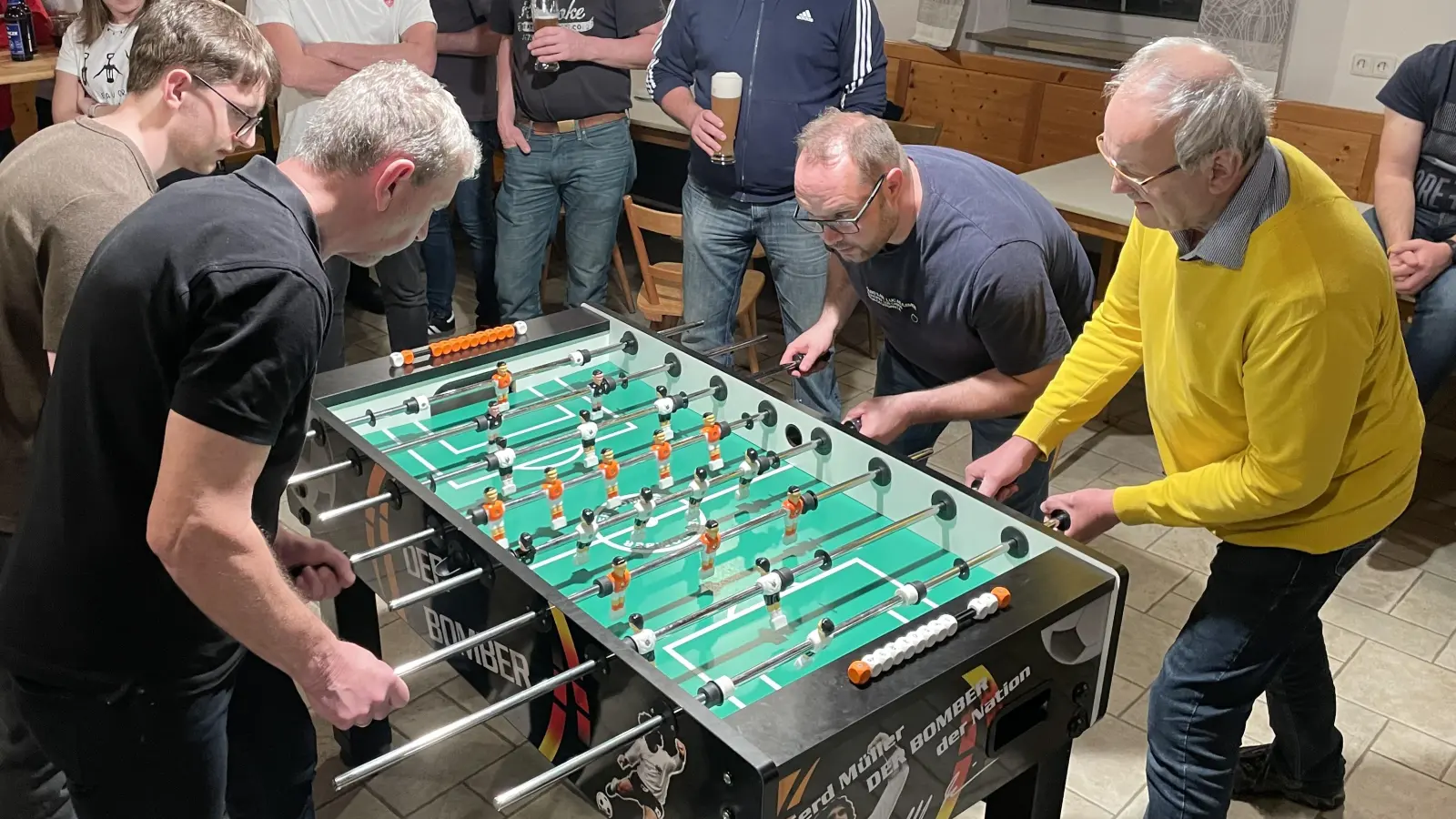 Auch im Finale hochkonzentriert: die beiden Turnierspezialisten Reinhard Ebert und Peter Eichbauer sowie Manfred und Jan Heuberger (von rechts).  (Foto: Frieder Laubensdörfer)